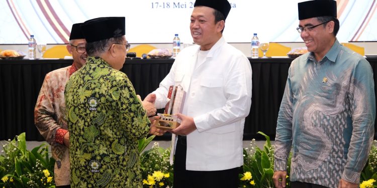 Teken MoU dengan DMI, Menteri Nusron Berkomitmen Tuntaskan Sertipikasi Tanah Wakaf dalam Lima Tahun