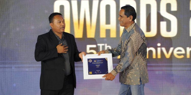 PWI Aceh Terima Penghargaan 5 Tahun The Aceh Post