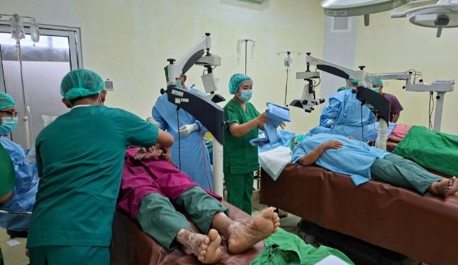Dokter RMC Jakarta Layani Operasi Katarak dan Pengobatan Massa di Nagan Raya
