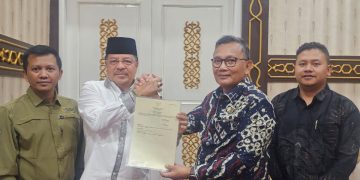 BPN Nagan Raya Serahkan Sertipikat Tanah Sekolah Rakyat kepada Bupati TRK