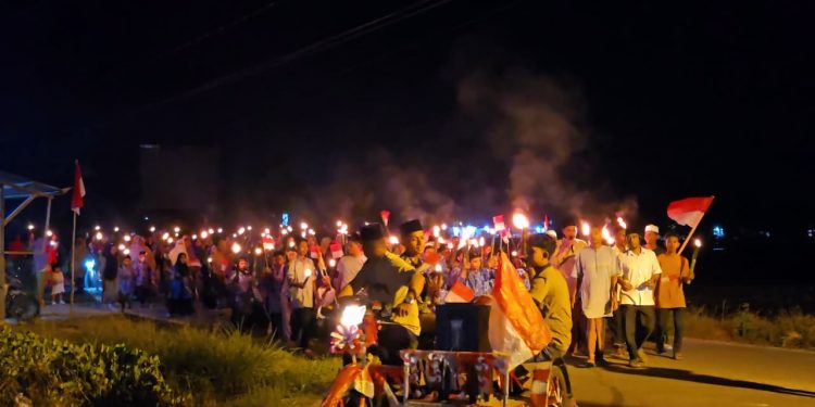 Tradisi Tolak Bala, Ratusan Warga di Nagan Raya gelar Pawai Obor Keliling