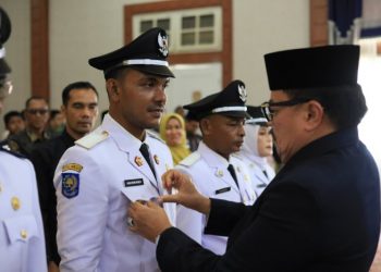 Bupati TRK Lantik 10 Keuchik Pengganti Antar Waktu