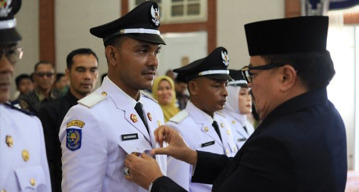 Bupati TRK Lantik 10 Keuchik Pengganti Antar Waktu