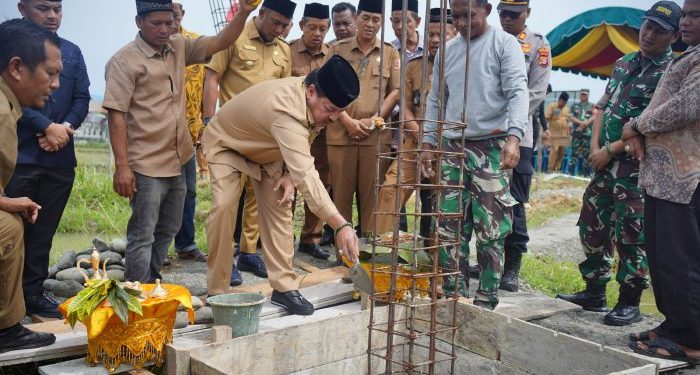 Bupati TRK Letakkan Batu Pertama Pembangunan Masjid At-Taubah di Gampong Alue Gajah