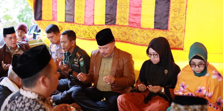 Bupati TRK Peusijuek Nanggroe Beutong Ateuh Banggalang Sebagai Bentuk Syukur dan Pelestarian Tradisi