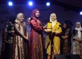 Ketua Dekranasda Nagan Raya Raih Juara III Fashion Show se-Aceh