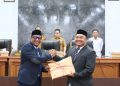Raja Sayang Sampaikan Tiga Raqan Tahun 2025 dalam Rapat Paripurna DPRK