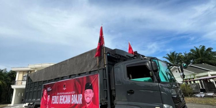 Jamaluddin Idham Salurkan 12 Ton Beras untuk Warga Terdampak Banjir di Nagan Raya