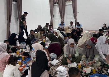Ketua DPRK Nagan Raya Gelar Buka Bersama Anak Yatim di Pendopo