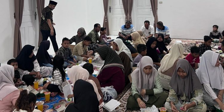 Ketua DPRK Nagan Raya Gelar Buka Bersama Anak Yatim di Pendopo