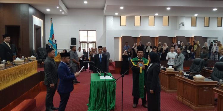 Ketua DPRK Nagan Raya Pimpin Rapat Paripurna Pengucapan Sumpah Anggota DPRK PAW
