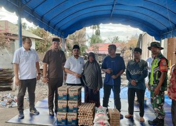 Ketua DPRK Nagan Raya Serahkan Bantuan Kepada Korban Kebakaran