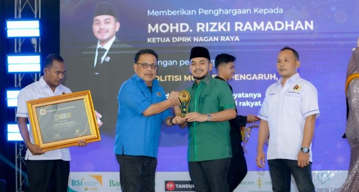 Ketua DPRK Terima Anugerah 1 Dekade PWI Nagan Raya Kategori “Politisi Muda Berpengaruh”