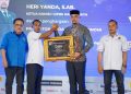 Ketua Komisi I DPRK Nagan Raya, Heri Yanda Raih Penghargaan Sebagai Promotor Muda Peduli Ekonomi Rakyat