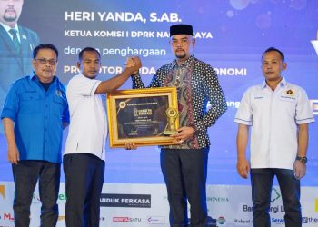 Ketua Komisi I DPRK Nagan Raya, Heri Yanda Raih Penghargaan Sebagai Promotor Muda Peduli Ekonomi Rakyat