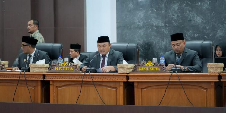 Rapat Paripurna ke-4, Bahas Jawaban Bupati atas Laporan Pansus dan Pandangan Fraksi terhadap Rancangan Qanun RPJP 2025–2045