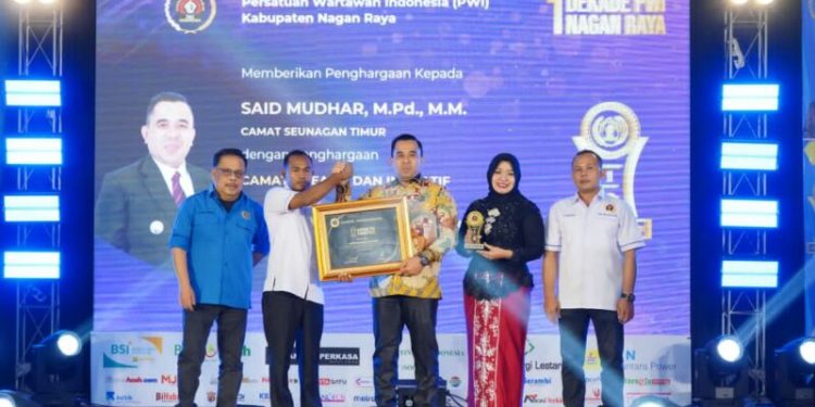 Satu Dekade PWI Nagan Raya, Said Mudhar Raih Penghargaan “Camat Inovatif dan Kreatif”