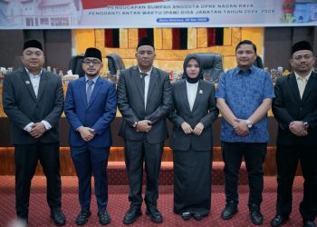 Wabup Nagan Raya Hadiri Rapat Paripurna Pelantikan PAW Anggota DPRK