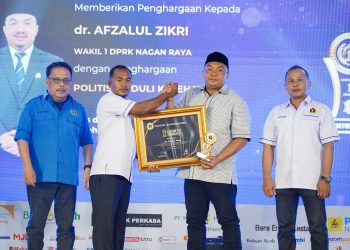 Waka I DPRK Nagan Raya Terima Penghargaan Anugerah 1 Dekade PWI Nagan Raya