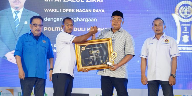 Waka I DPRK Nagan Raya Terima Penghargaan Anugerah 1 Dekade PWI Nagan Raya