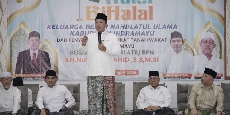 Mentri Nusron Hadiri Halalbihalal dan Penyerahan Sertipikat Tanah Wakaf PCNU Indramayu