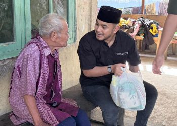 Sambut Idul Adha, Ketua DPRK Nagan Raya Salurkan Sembako untuk Lansia dan Fakir Miskin