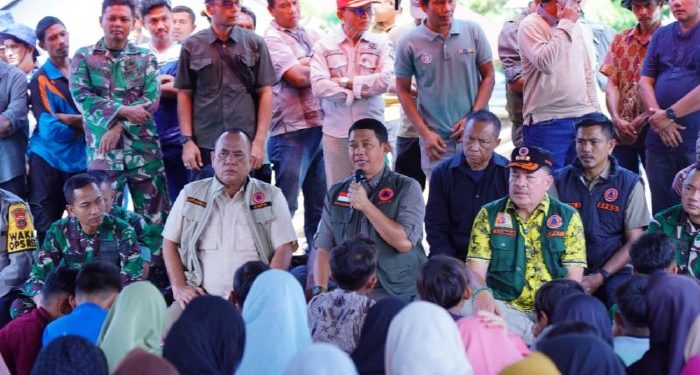 Bupati TRK Dampingi Kepala BNPB Tinjau Pengungsian di Beutong Ateuh