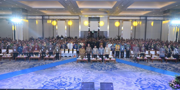 Cakupan JKN 100 Persen, Nagan Raya Terima Penghargaan UHC Tingkat Madya