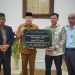 Bank Aceh Syariah Serahkan Dividen Rp1,63 Miliar dan Dana Zakat Rp400 Juta kepada Pemkab Nagan Raya