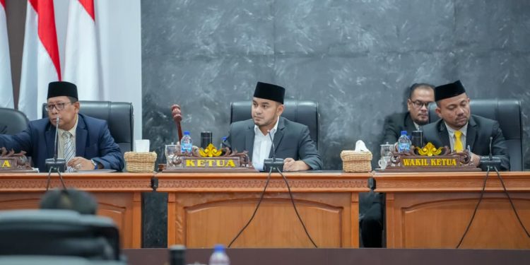 Mohd Rizki Ramadhan Pimpin Sidang Paripurna ke-3 DPRK Nagan Raya