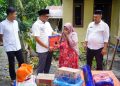 Wabup Raja Sayang Serahkan Bantuan Masa Panik kepada Korban Kebakaran di Kabu Blang Sapek