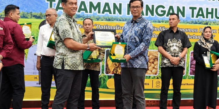 DTPHP Nagan Raya Raih Peringkat I atas Pelaporan kegiatan Tepat Waktu
