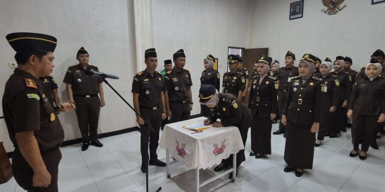 Kajari Nagan Raya Lantik Sejumlah Pejabat Eselon IV