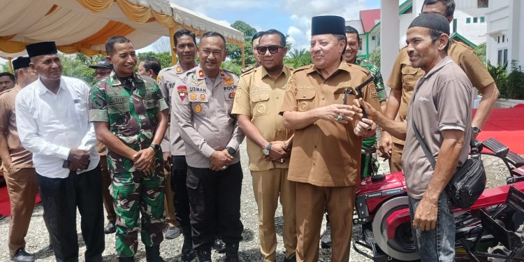 TRK Salurkan 21 Unit Alsintan Kepada Kelompok Tani di Beutong ateuh Banggalang